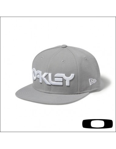 grey oakley hat