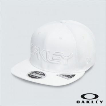 Snapback Oakley New Patch White FOS900867-100 Oakley Caps and beanies & socks & surf shorts