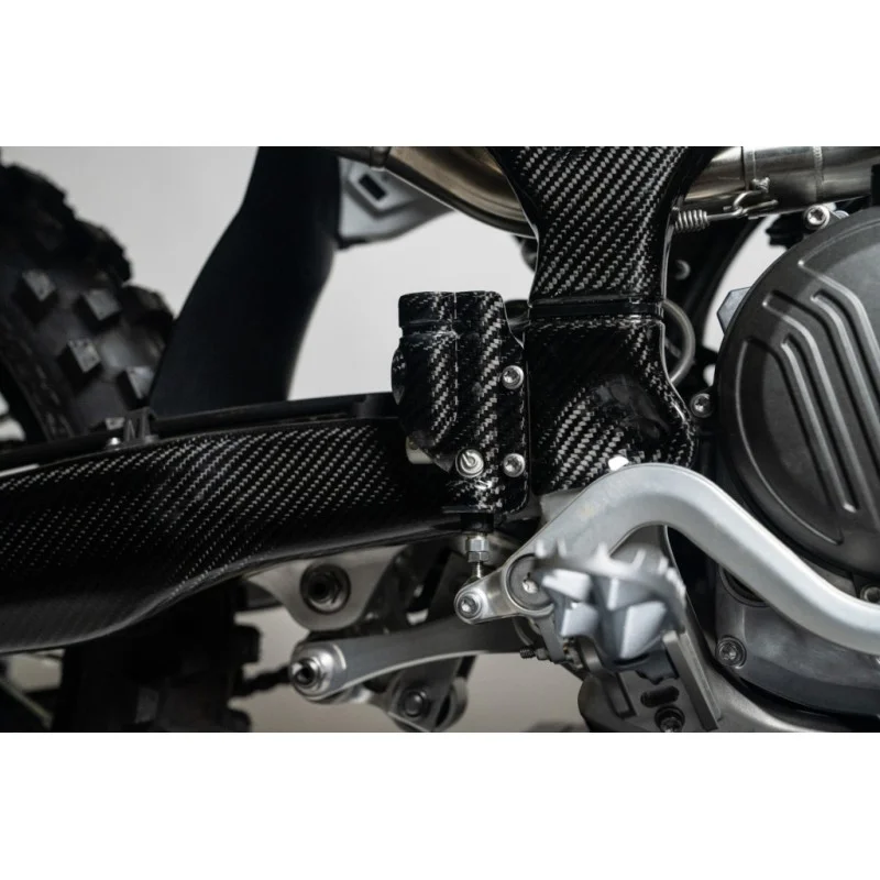 Protezione pompa freno posteriore carbonio CMT | Triumph TF 250 X 2024+