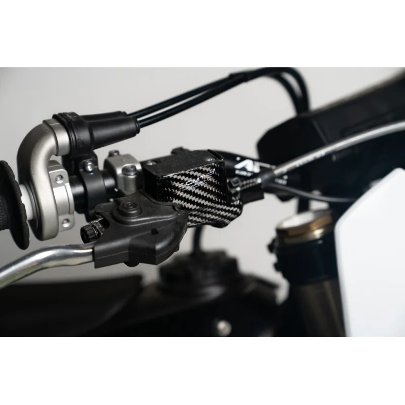 Carbon-Hauptzylinderschutz für die Vorderradbremse CMT | Triumph TF 250 X 2024+