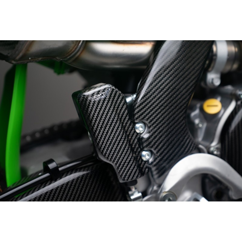 Protection de pompe de frein arrière en carbone CMT | Kawasaki KXF 450 24+ KXF 250 25+