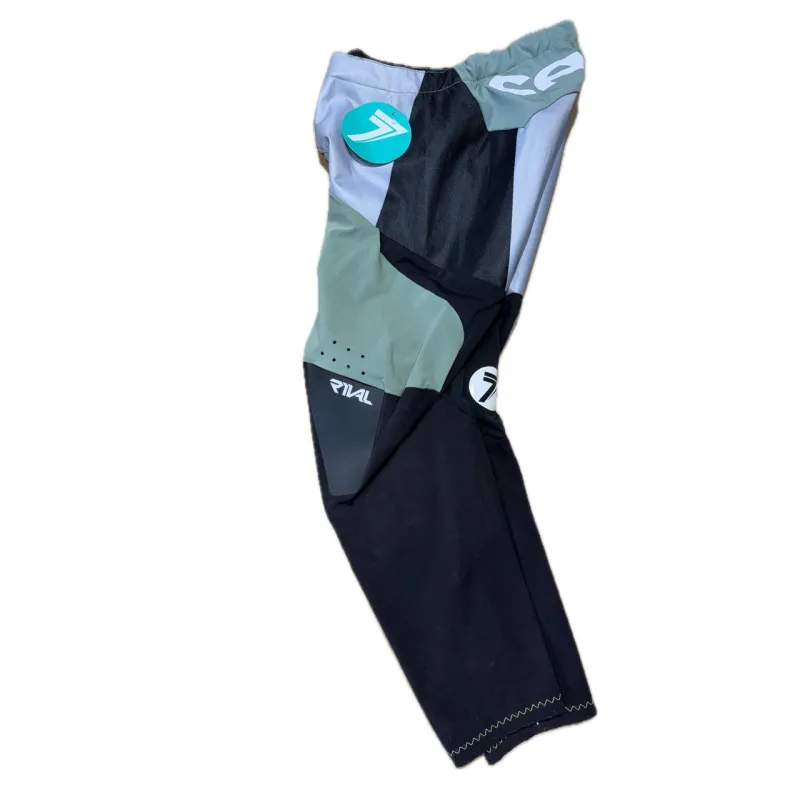 Cross Hose Seven Rival Division gray