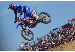 Alessandro Lupino saluta il Motocross